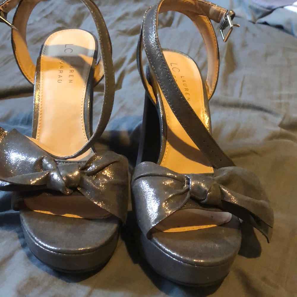 Metallic platform heels